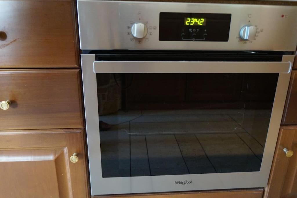 Apartment With A Garden, Bbq, Swimming Pool And Jacuzzi Dhrafi Luaran gambar