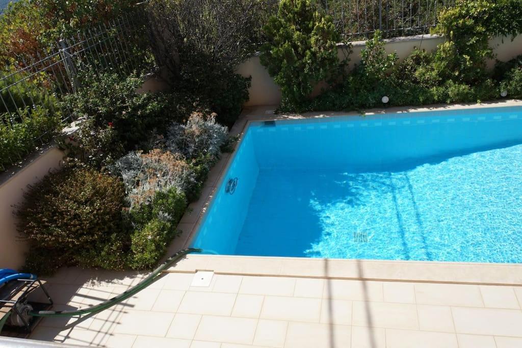 Apartment With A Garden, Bbq, Swimming Pool And Jacuzzi Dhrafi Luaran gambar