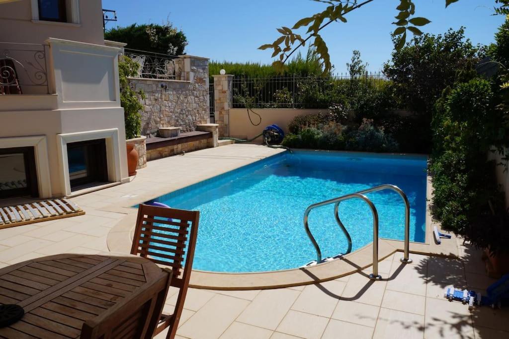 Apartment With A Garden, Bbq, Swimming Pool And Jacuzzi Dhrafi Luaran gambar