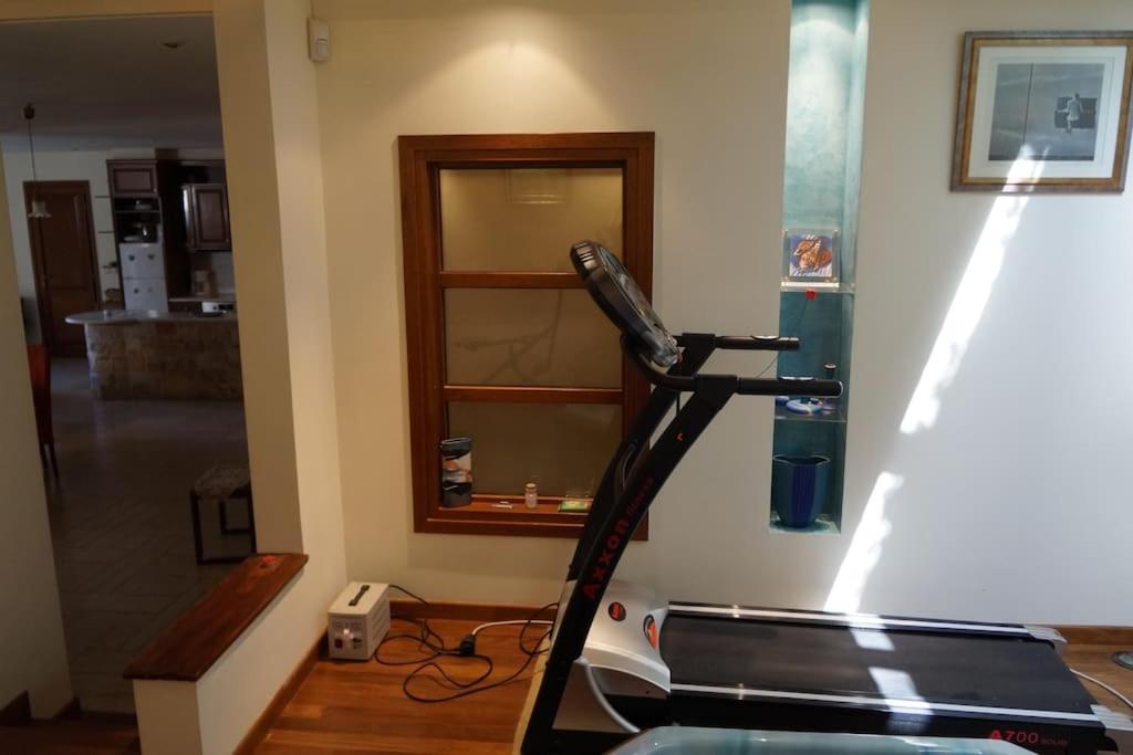 Apartment With A Garden, Bbq, Swimming Pool And Jacuzzi Dhrafi Luaran gambar