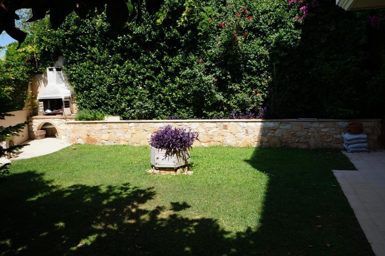 Apartment With A Garden, Bbq, Swimming Pool And Jacuzzi Dhrafi Luaran gambar