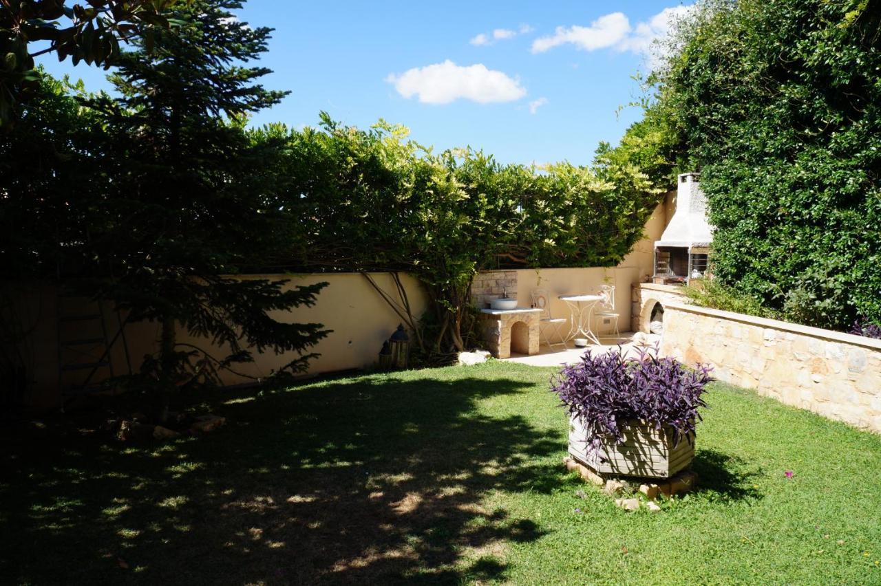 Apartment With A Garden, Bbq, Swimming Pool And Jacuzzi Dhrafi Luaran gambar